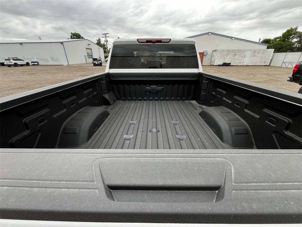 2025 Chevrolet Silverado 2500HD LT photo 3