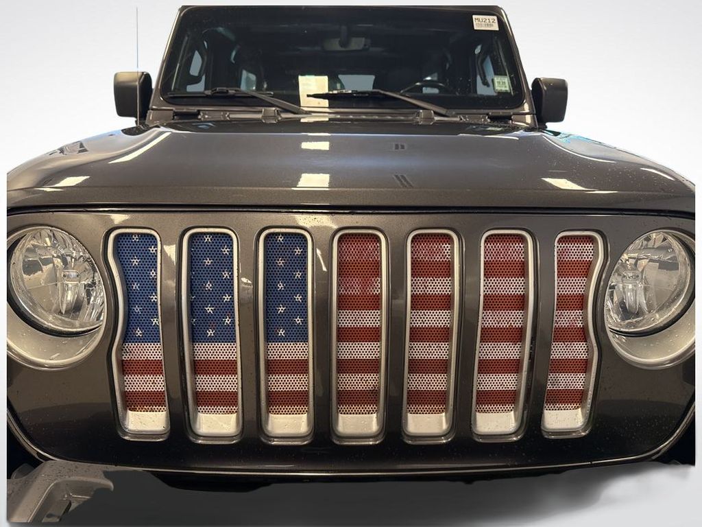 2018 Jeep Wrangler Unlimited Sahara photo 3