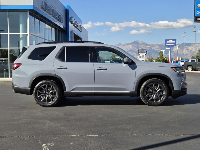 2023 Honda Pilot Touring photo 3