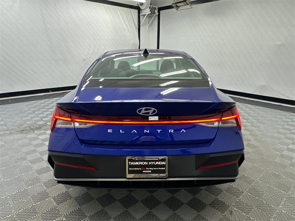 2025 Hyundai Elantra SEL Convenience photo 4