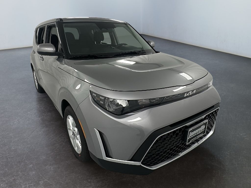 2025 Kia Soul LX's photo