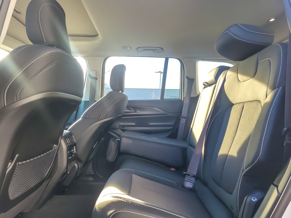 2023 JEEP GRAND CHEROKEE - Image 10