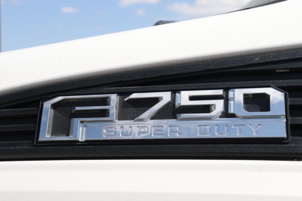 2025 Ford F-750 SuperCab photo 14