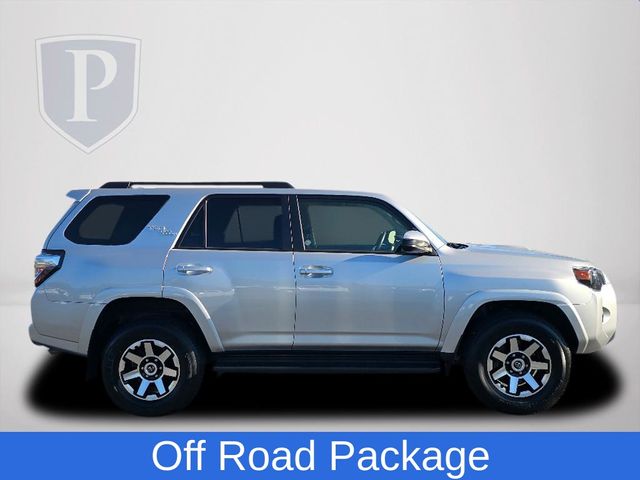 2024 Toyota 4Runner TRD Off-Road photo 3