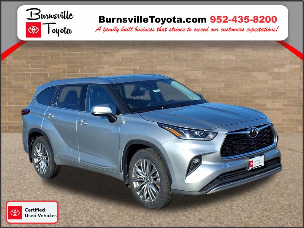 2021 Toyota Highlander Platinum's photo