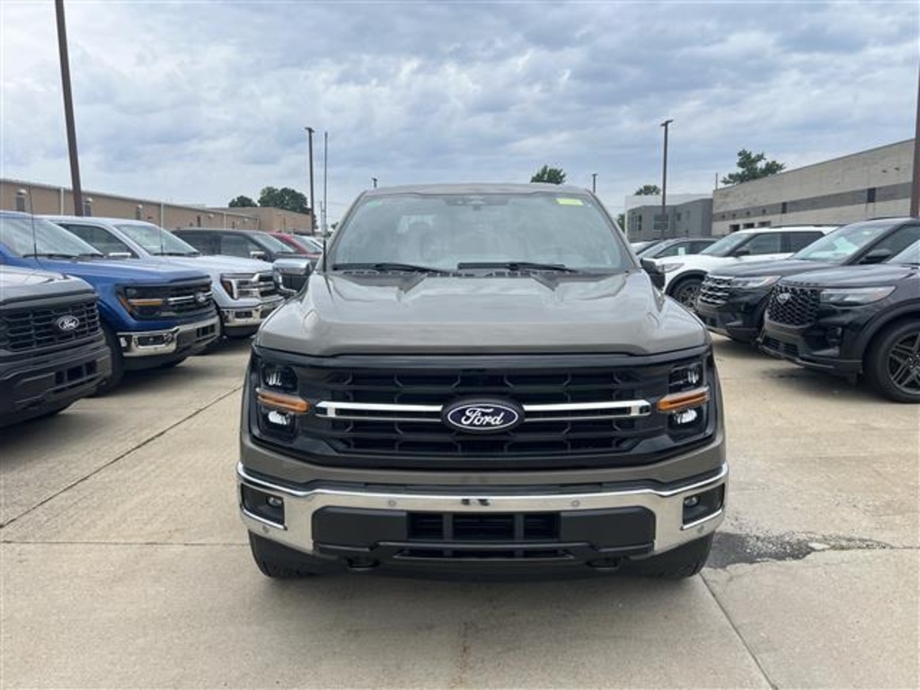 2025 Ford F-150 XLT photo 2