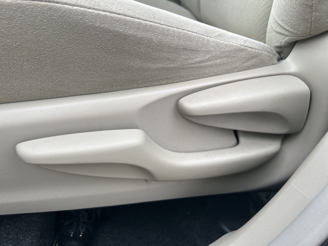 2014 Toyota Prius Four photo 11