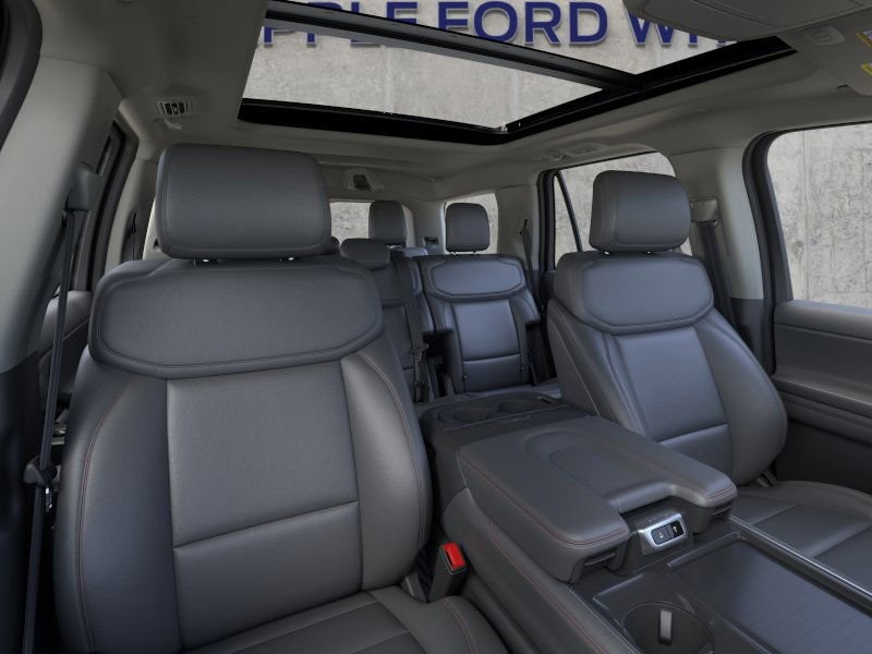 2025 Ford Expedition photo 4