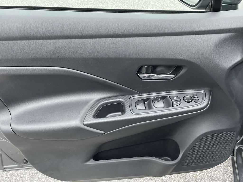2025 Nissan Versa SV photo 13