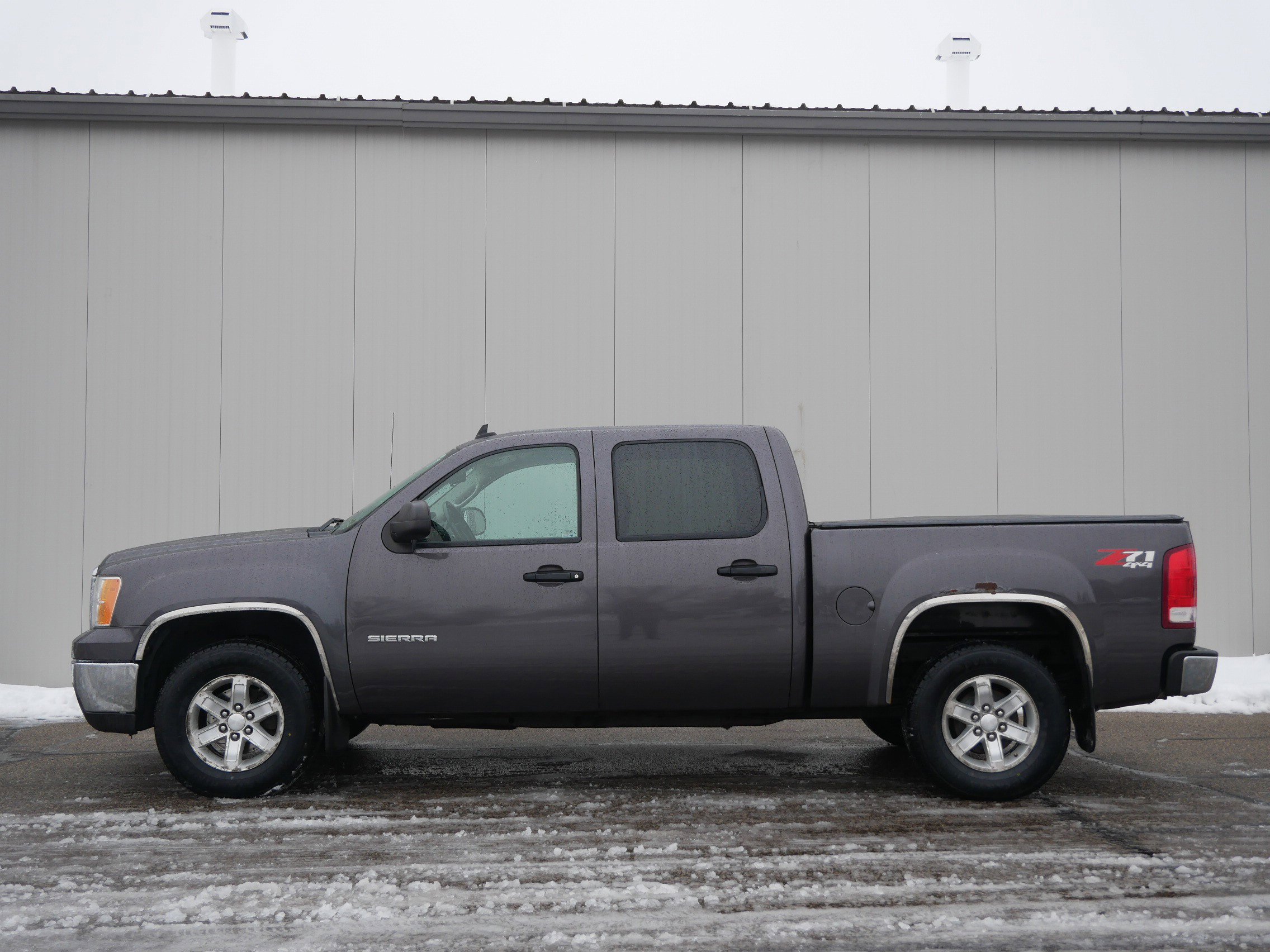 Used 2011 GMC Sierra 1500 SLE with VIN 3GTP2VE33BG315365 for sale in Hastings, Minnesota