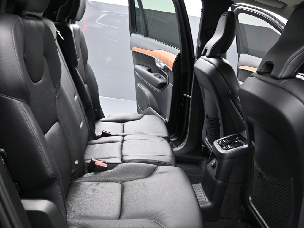2022 Volvo XC90 T8 Inscription Expression photo 11