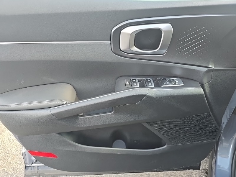 2025 Kia Sorento LX photo 19