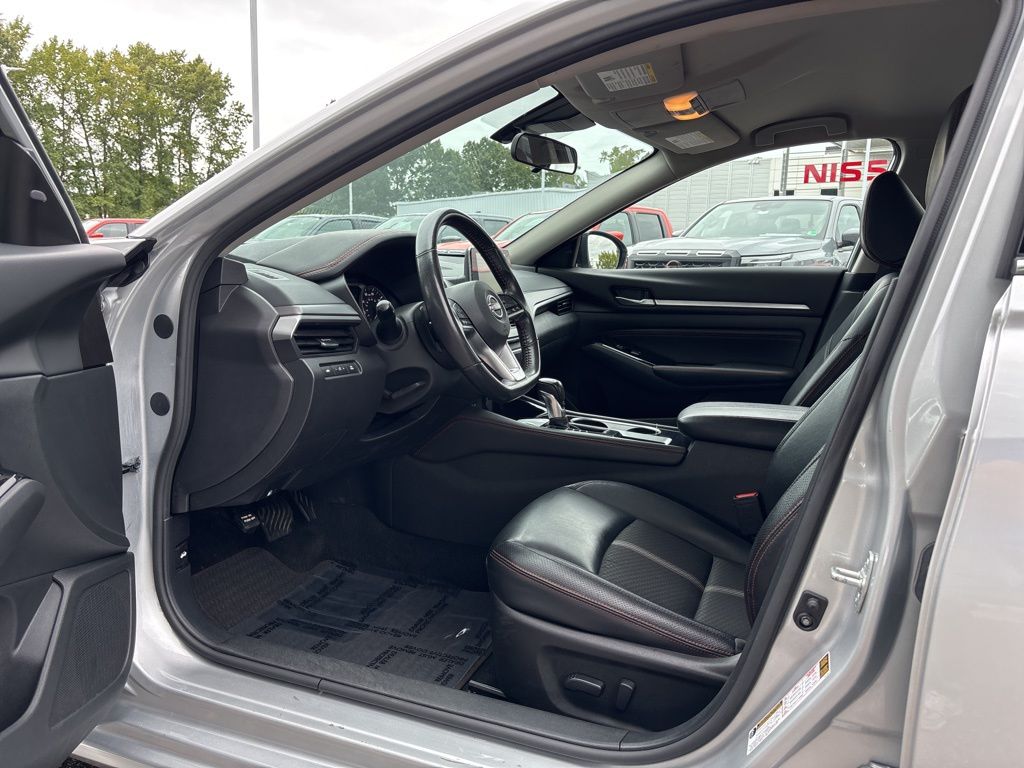 2023 Nissan Altima 2.5 SR photo 2