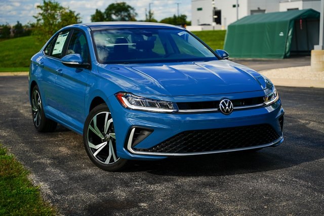 2025 Volkswagen Jetta 1.5T SEL photo 3