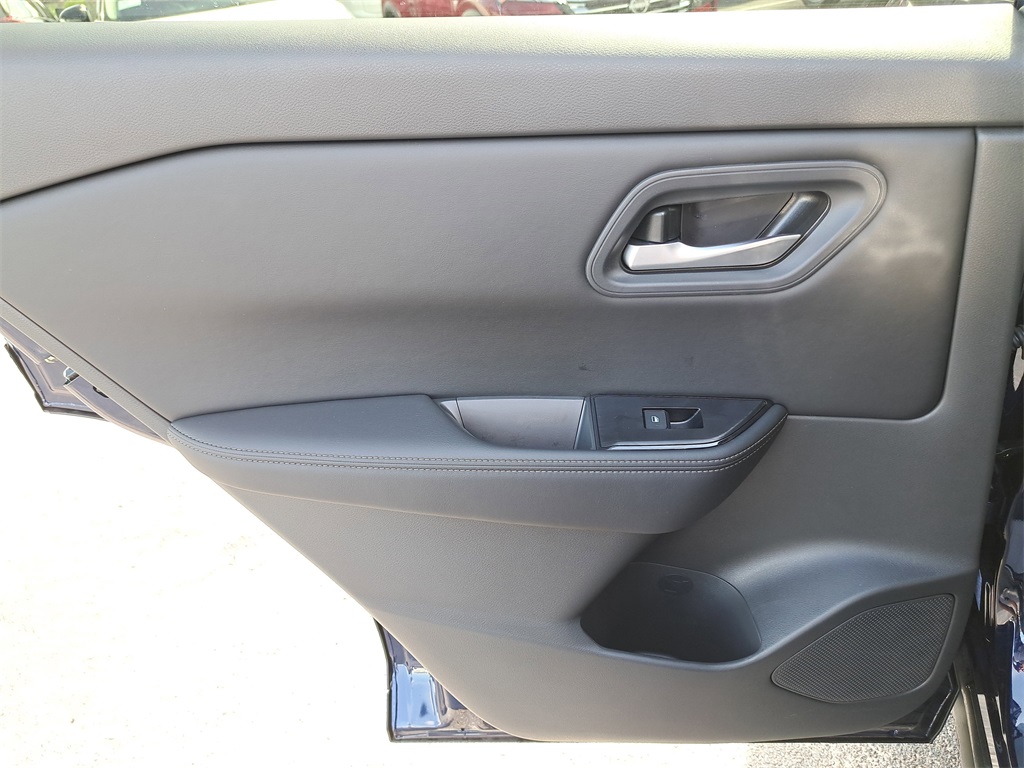 2026 Nissan Rogue SV photo 14