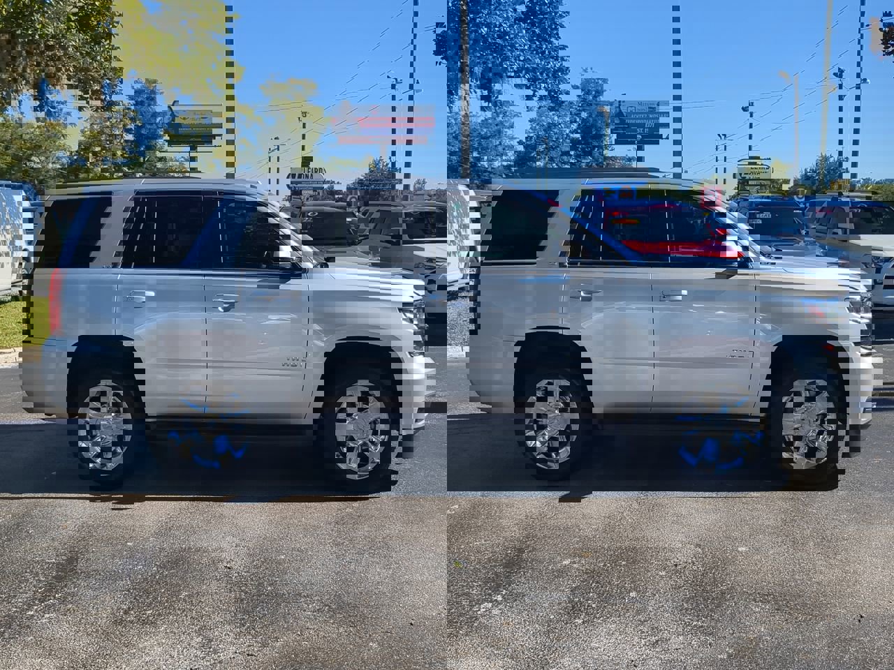 2016 Chevrolet Tahoe LT photo 3