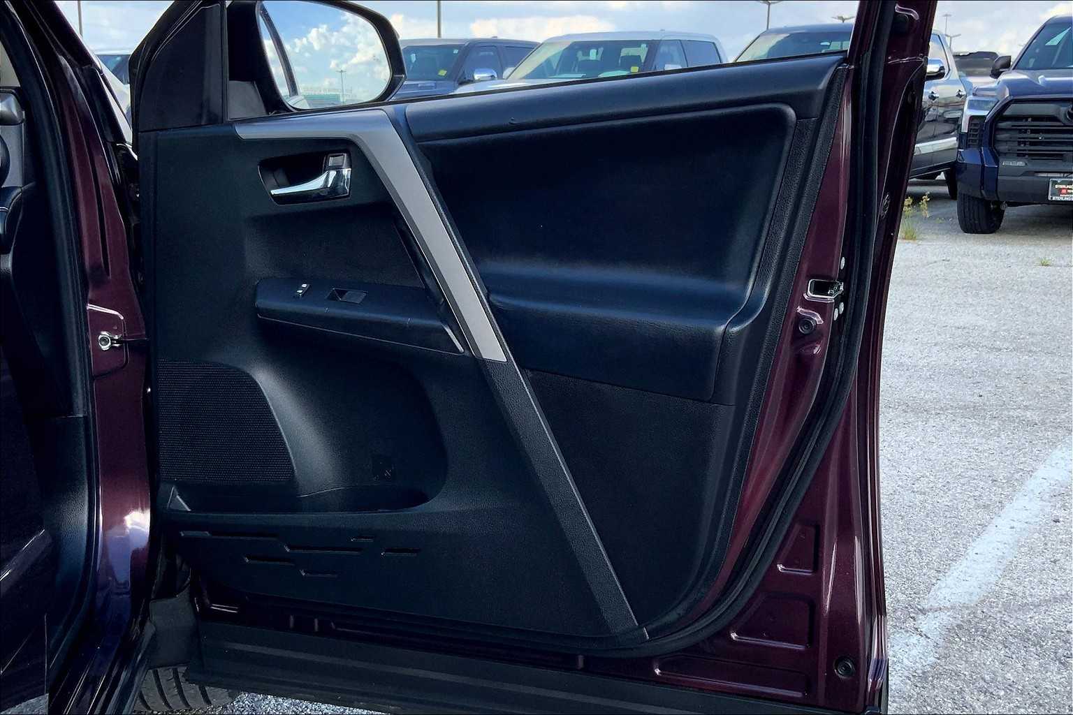 2018 Toyota RAV4 XLE photo 21