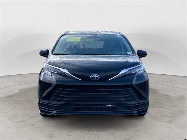 2023 Toyota Sienna LE photo 8
