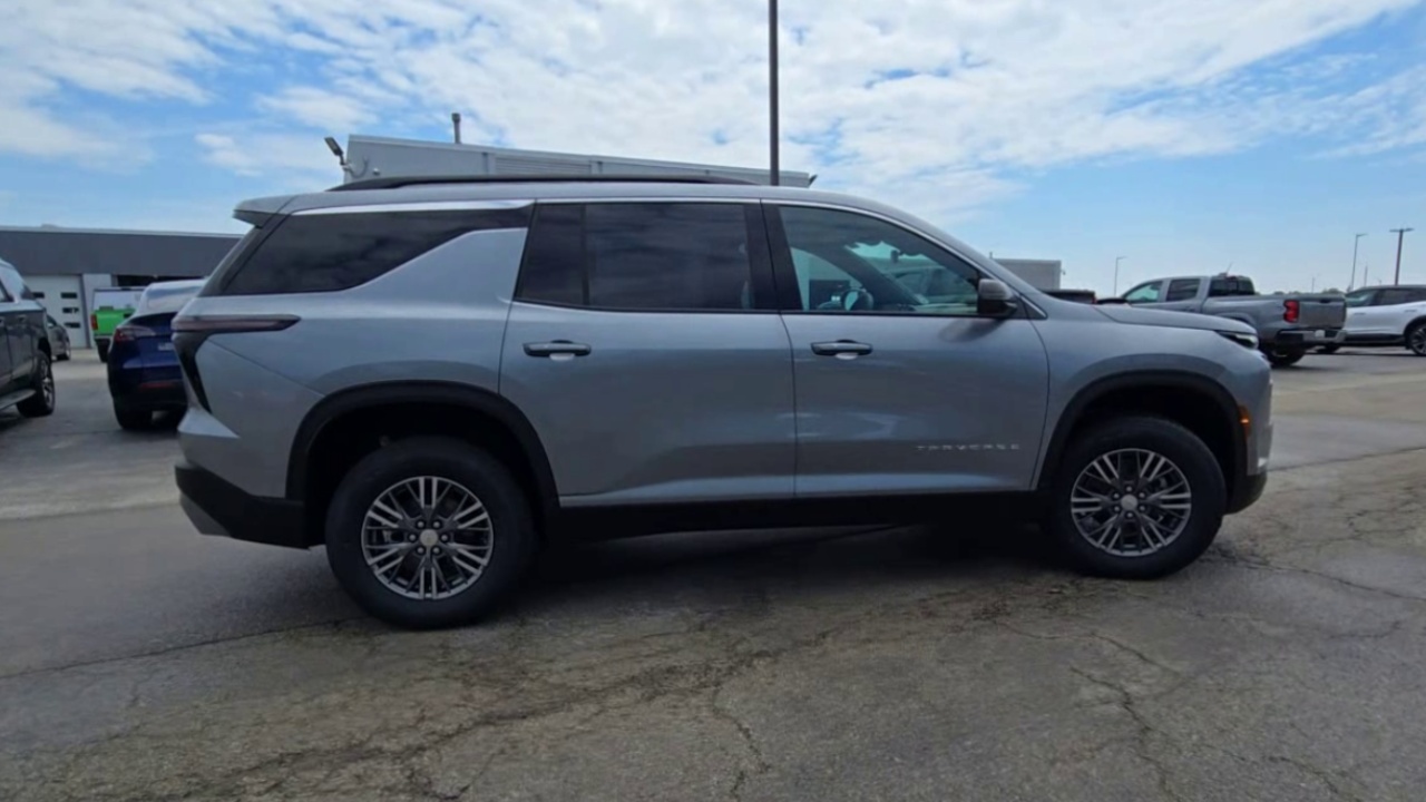 2025 Chevrolet Traverse photo 24