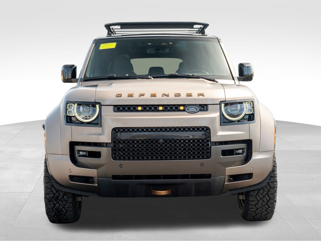 2025 Land Rover Defender 110 V8 photo 2