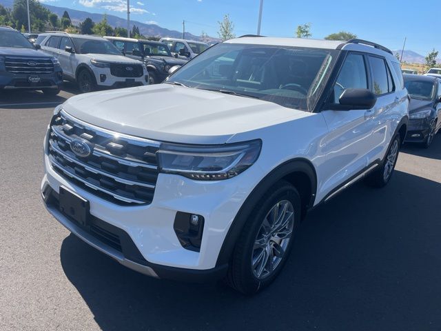 2025 Ford Explorer photo 2