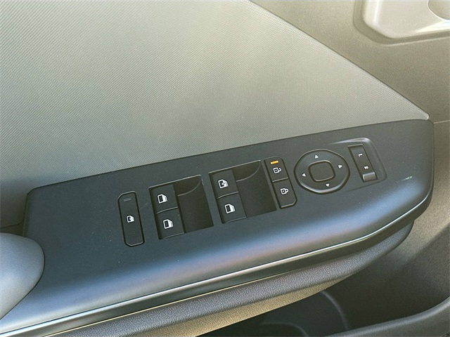 2025 Kia K4 LX photo 17