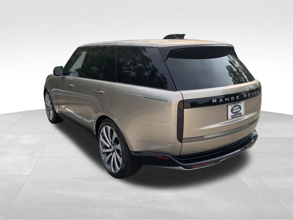 2025 Land Rover Range Rover SE photo 6