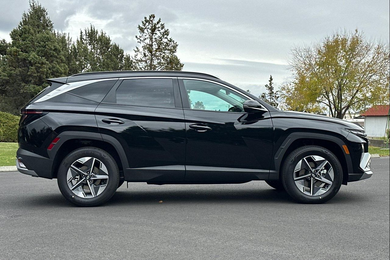 2025 Hyundai Tucson SEL Convenience photo 2