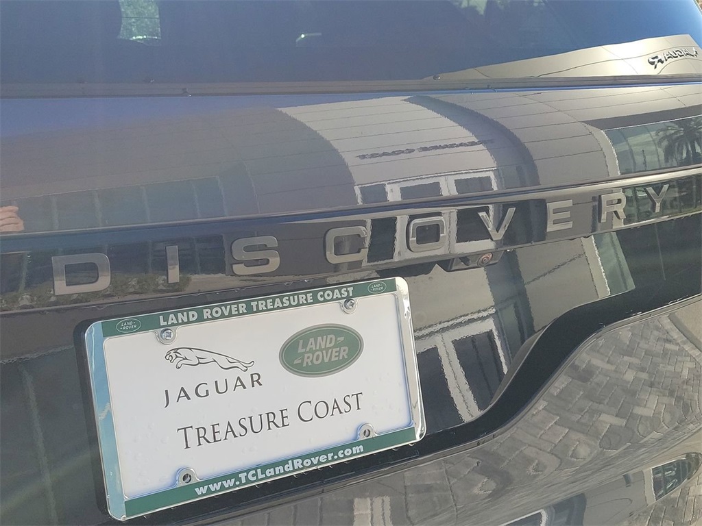 2025 Land Rover Discovery SE photo 10