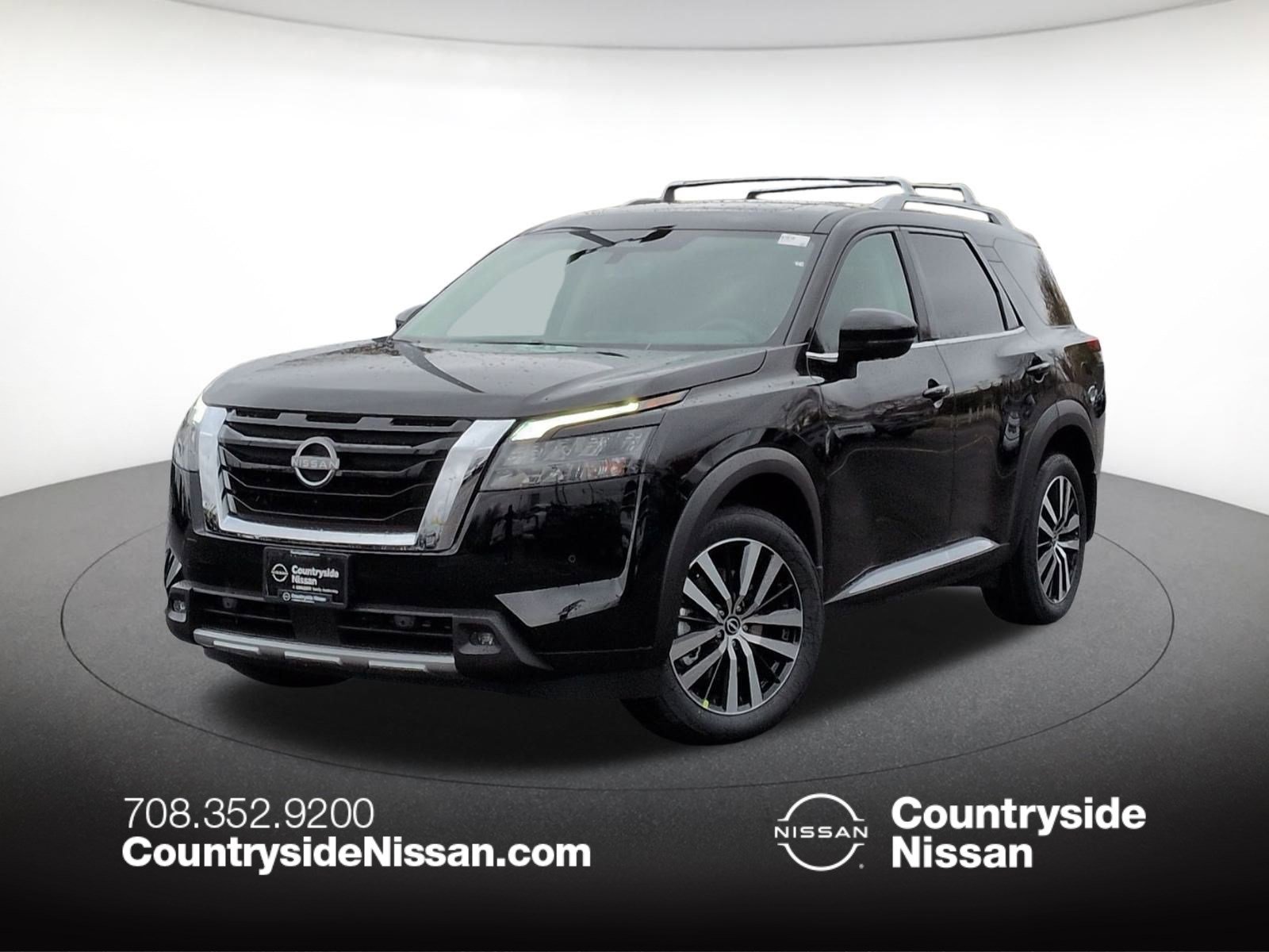 2025 Nissan Pathfinder Platinum's photo