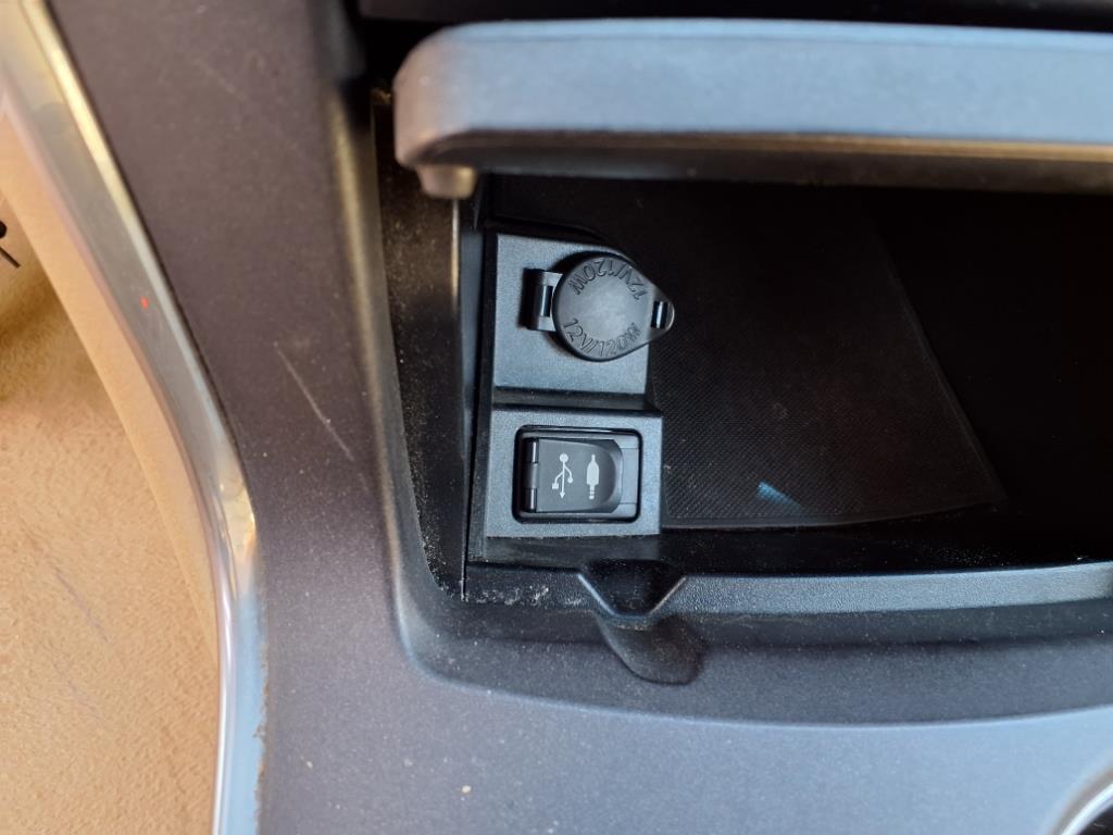 2015 Toyota Camry Hybrid LE photo 19