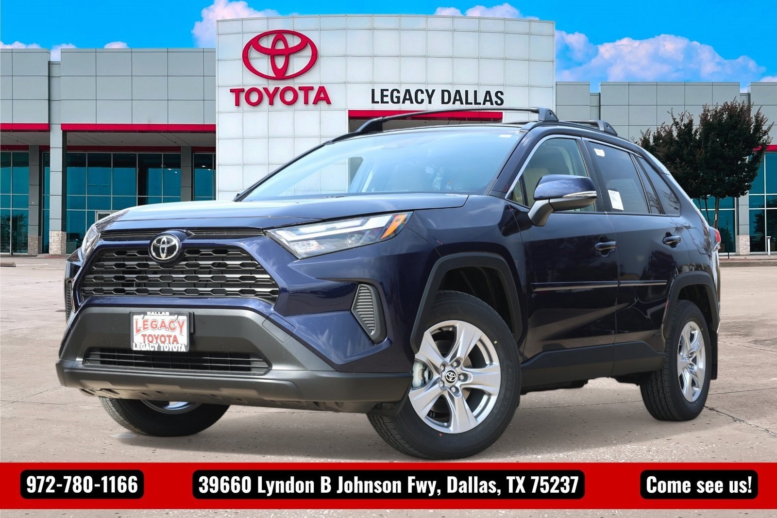 2025 Toyota RAV4 XLE's photo