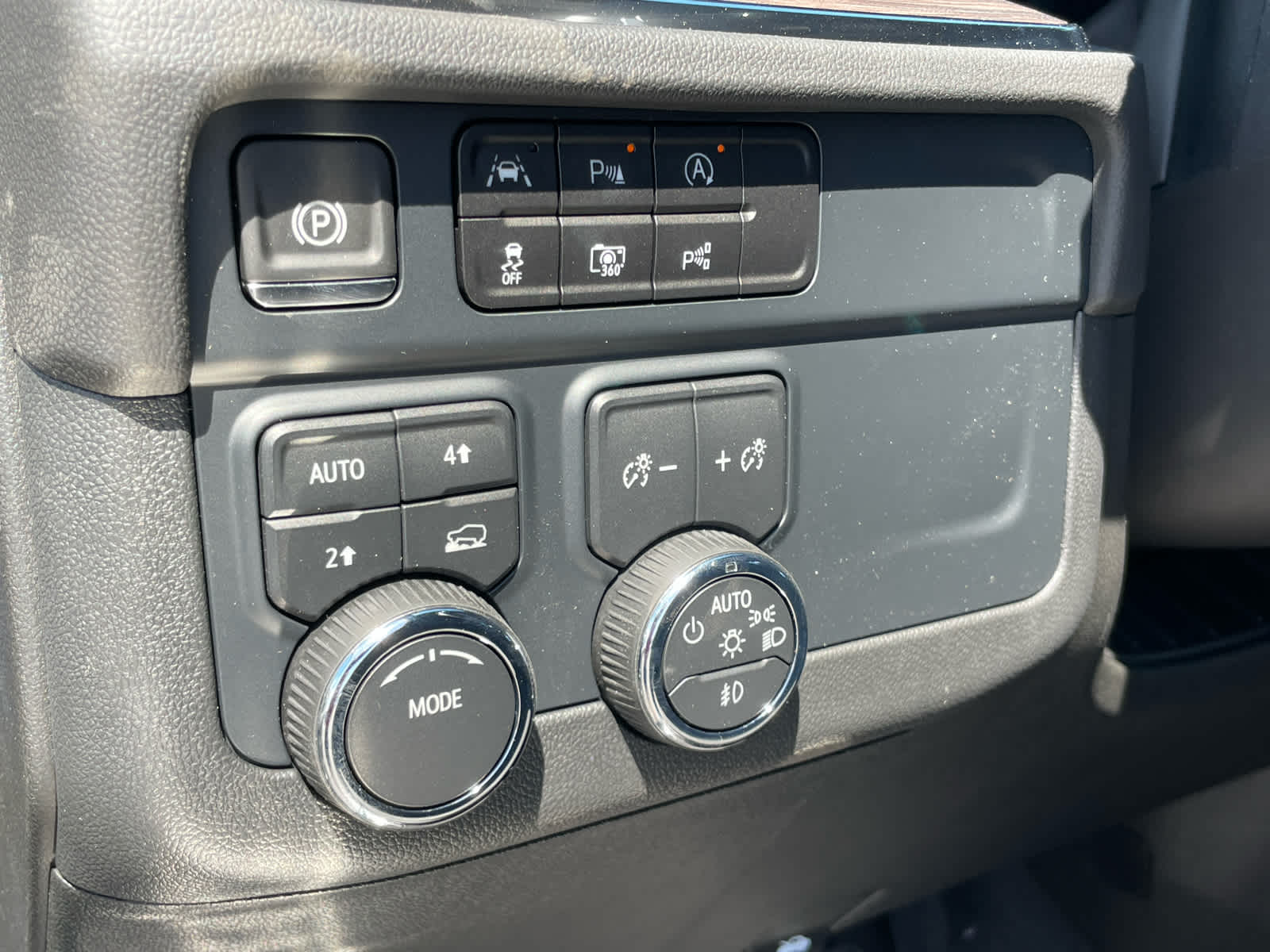 2025 Chevrolet Tahoe Premier photo 26