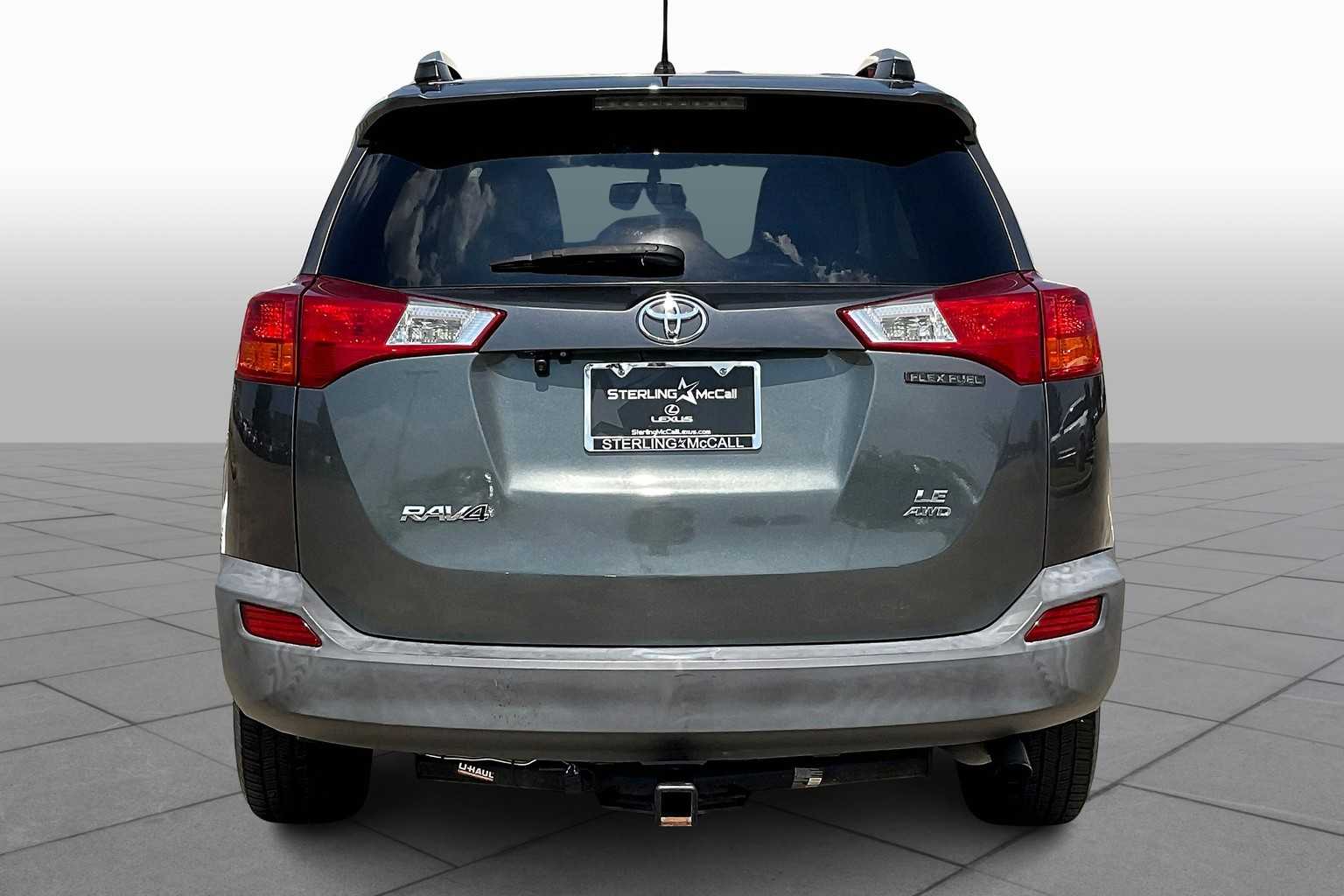 2015 Toyota RAV4 LE photo 4