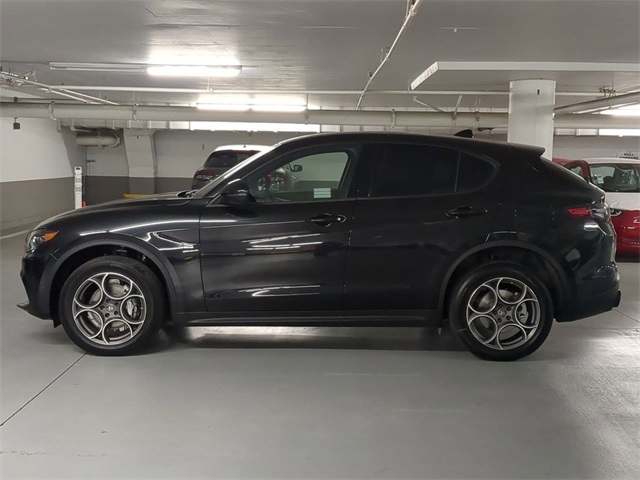 2025 Alfa Romeo Stelvio Sprint Base photo 4