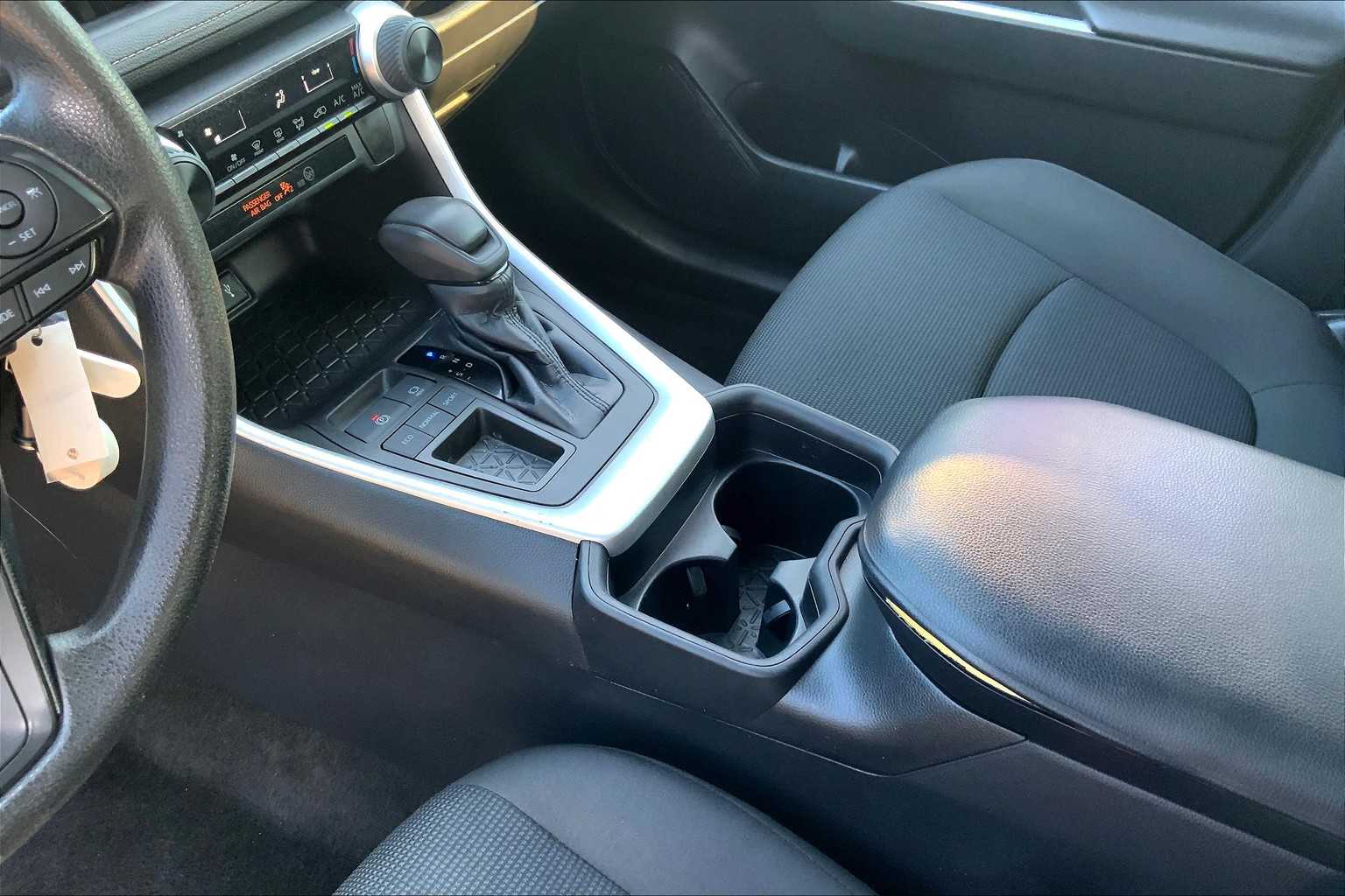 2021 Toyota RAV4 LE photo 15
