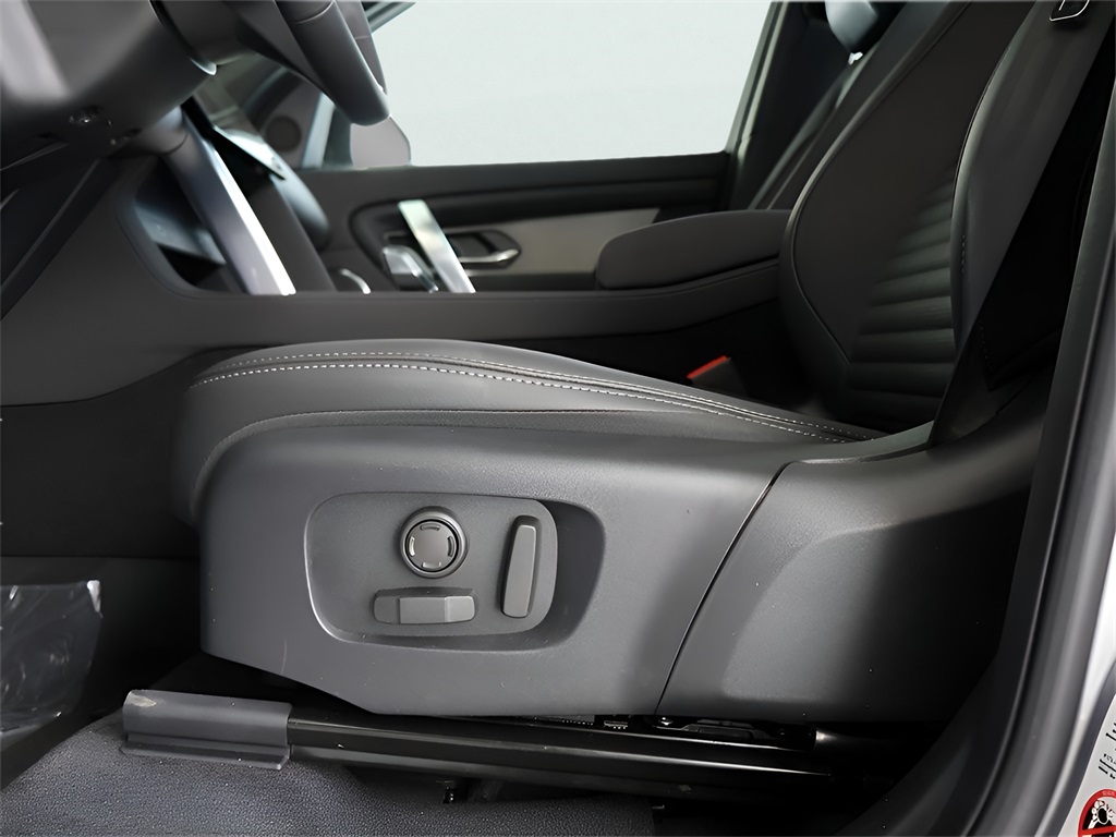 2025 Land Rover Discovery Sport SE photo 34