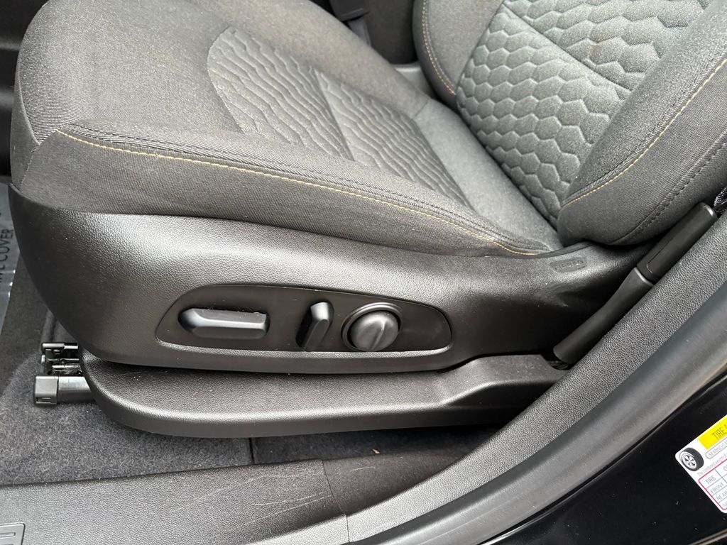 2021 Chevrolet Equinox LT photo 14