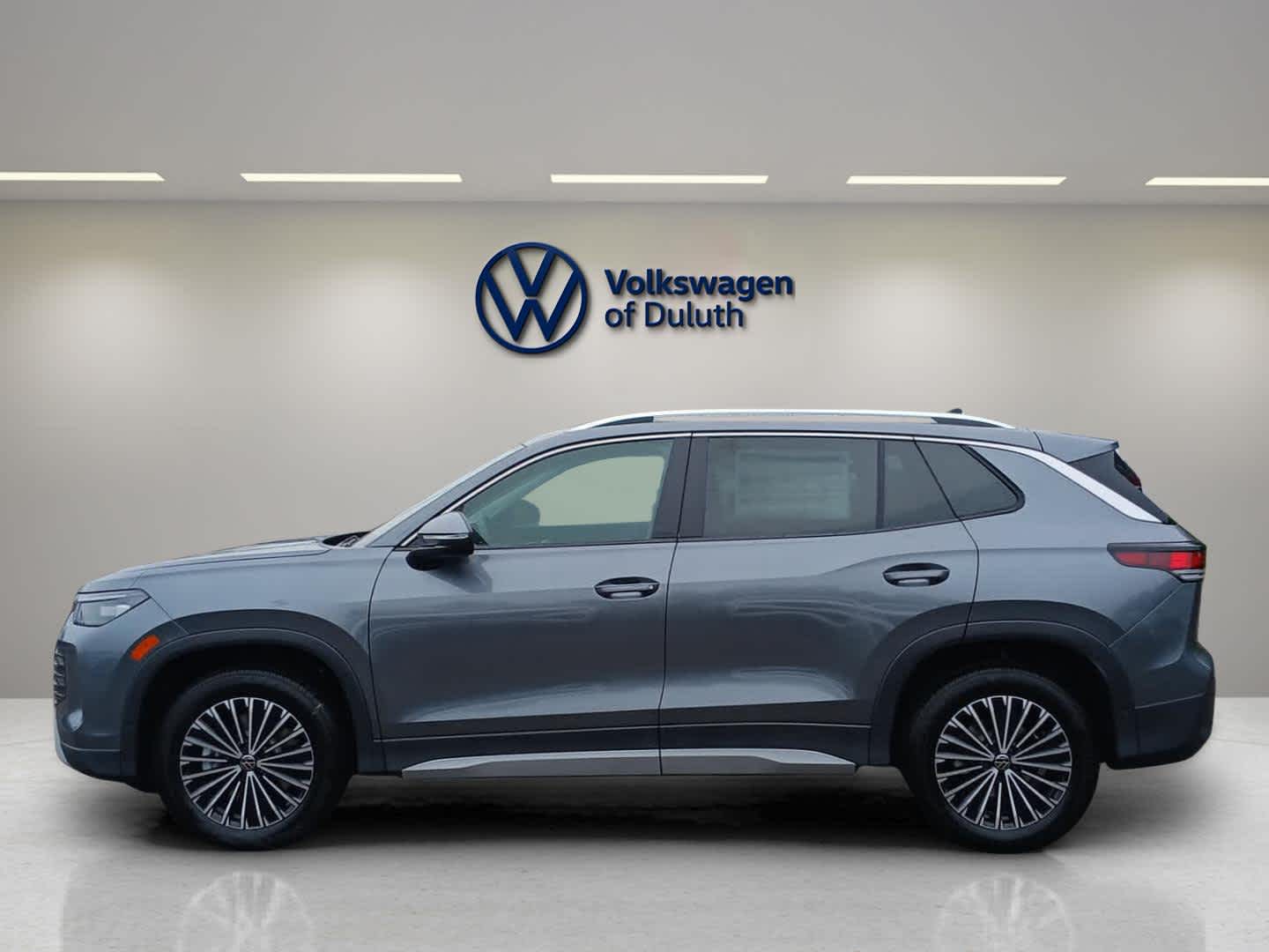 2025 Volkswagen Tiguan S photo 2