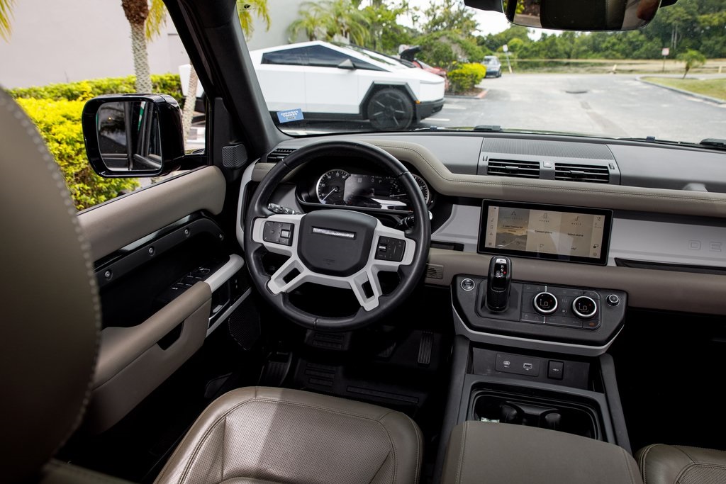 2023 Land Rover Defender 110 S photo 24