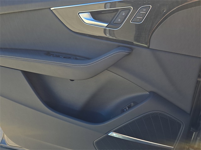 2025 Audi Q7 55 Premium Plus photo 28