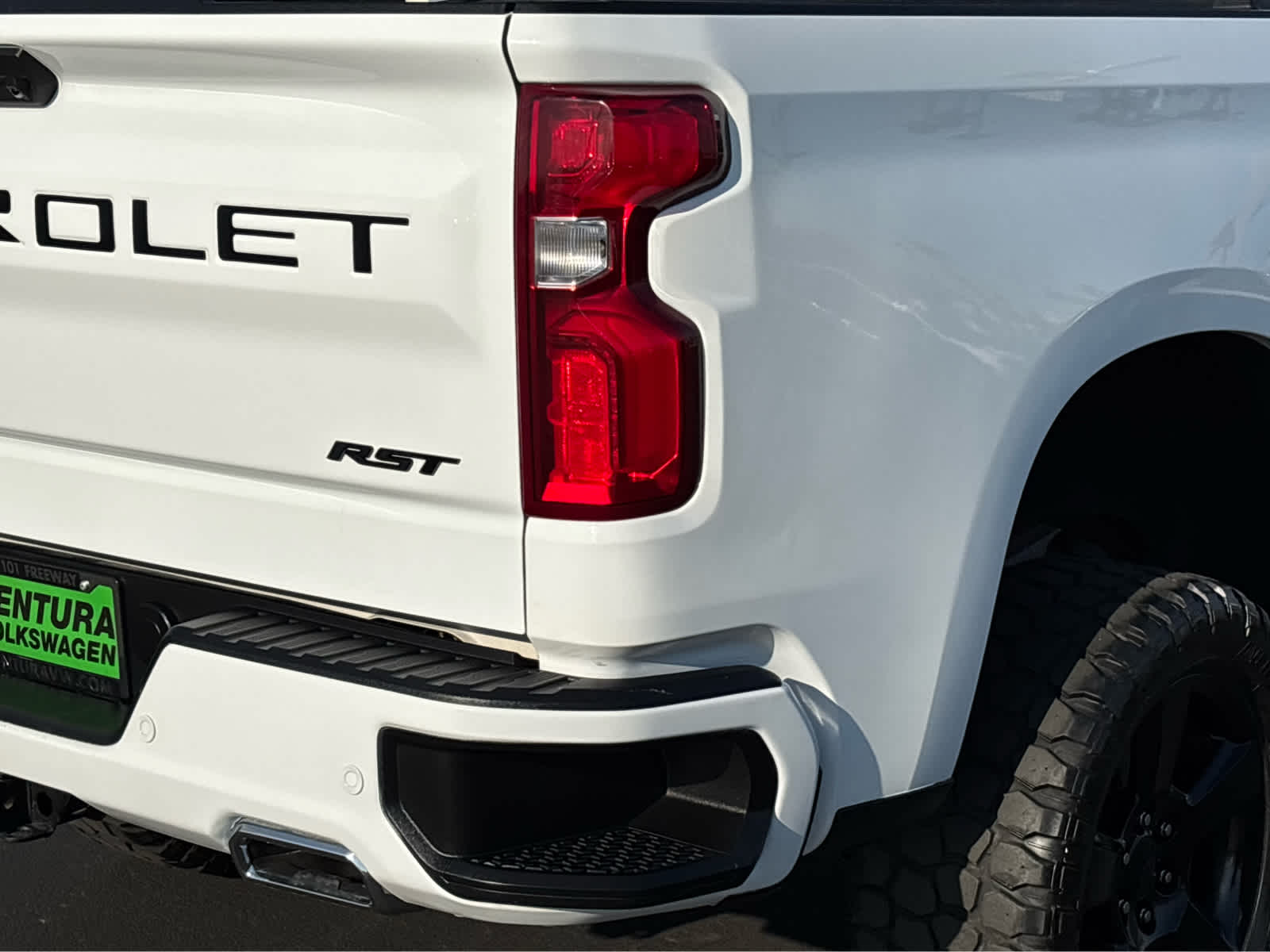 2023 Chevrolet Silverado 1500 RST photo 4