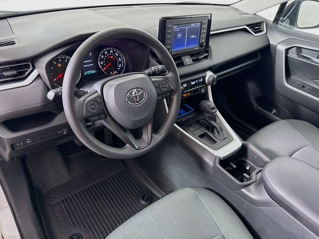 2022 Toyota RAV4 XLE photo 9