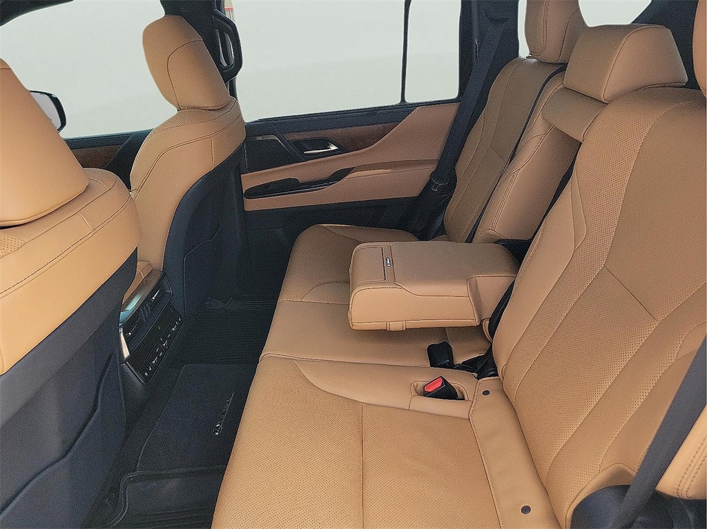 2024 Lexus LX 600 Luxury photo 11