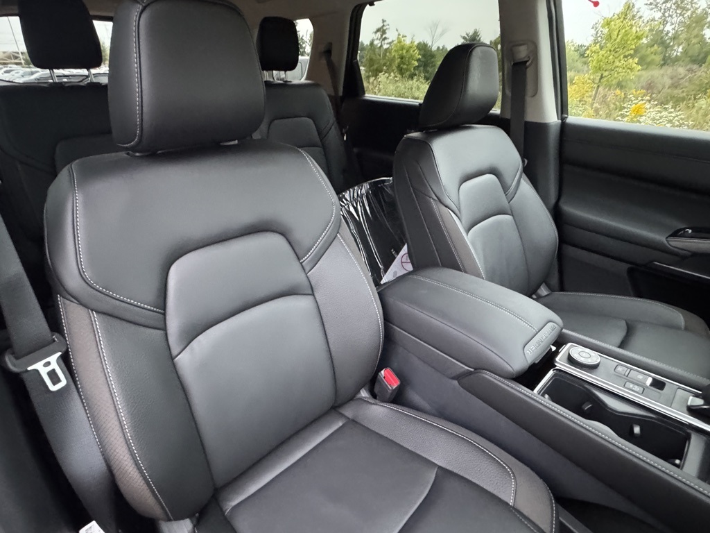 2025 Nissan Pathfinder SL photo 25