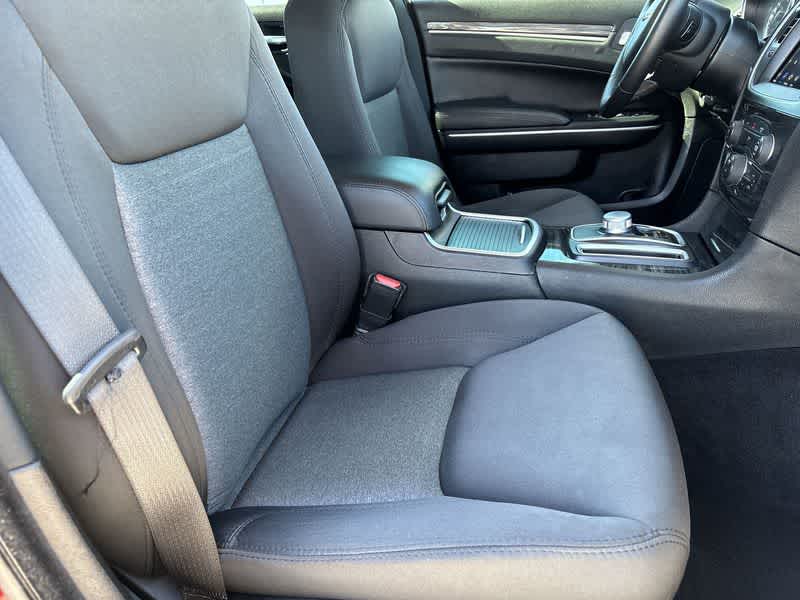 2020 Chrysler 300 Touring photo 17