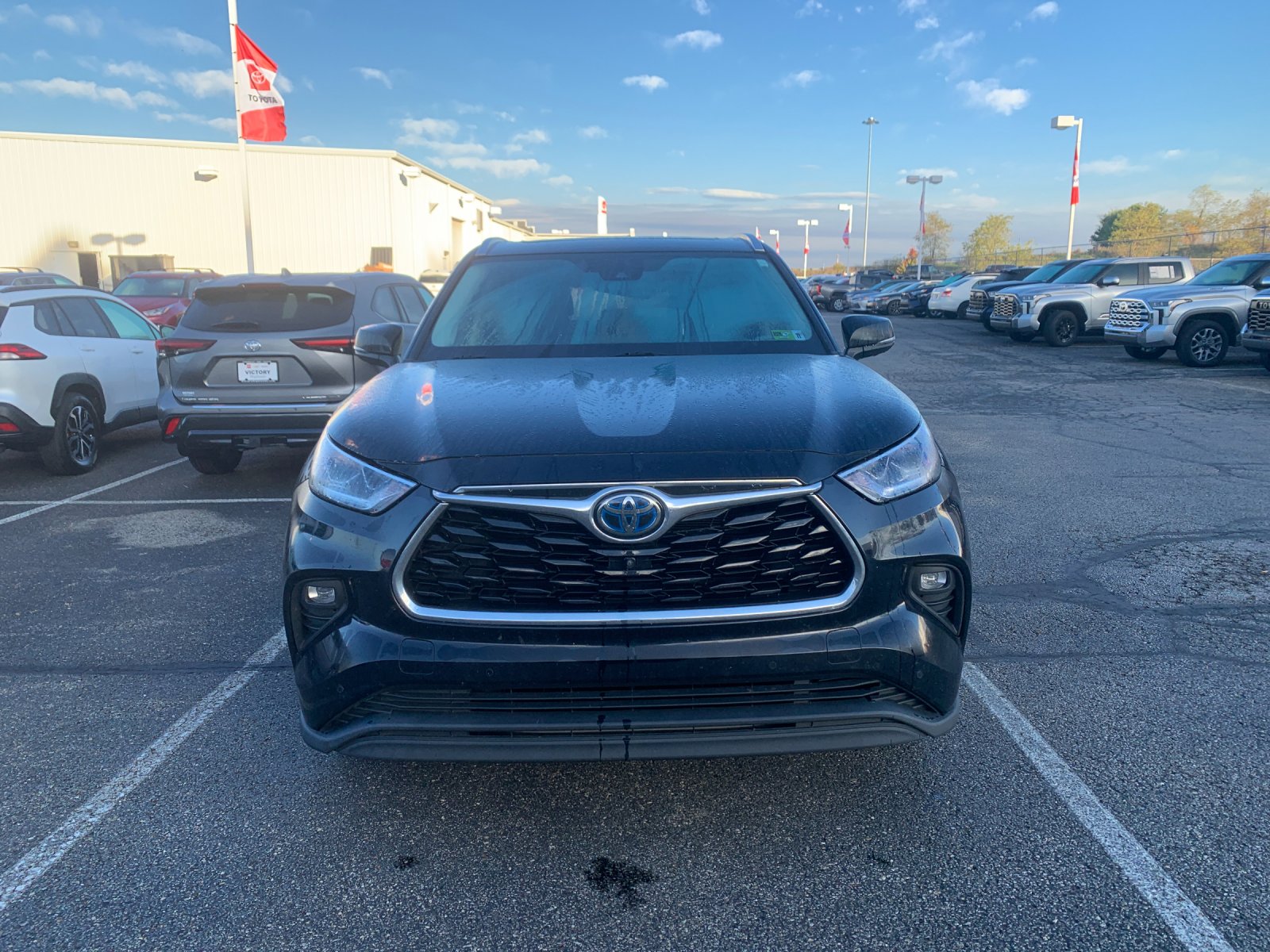 2021 Toyota Highlander Hybrid Limited photo 4