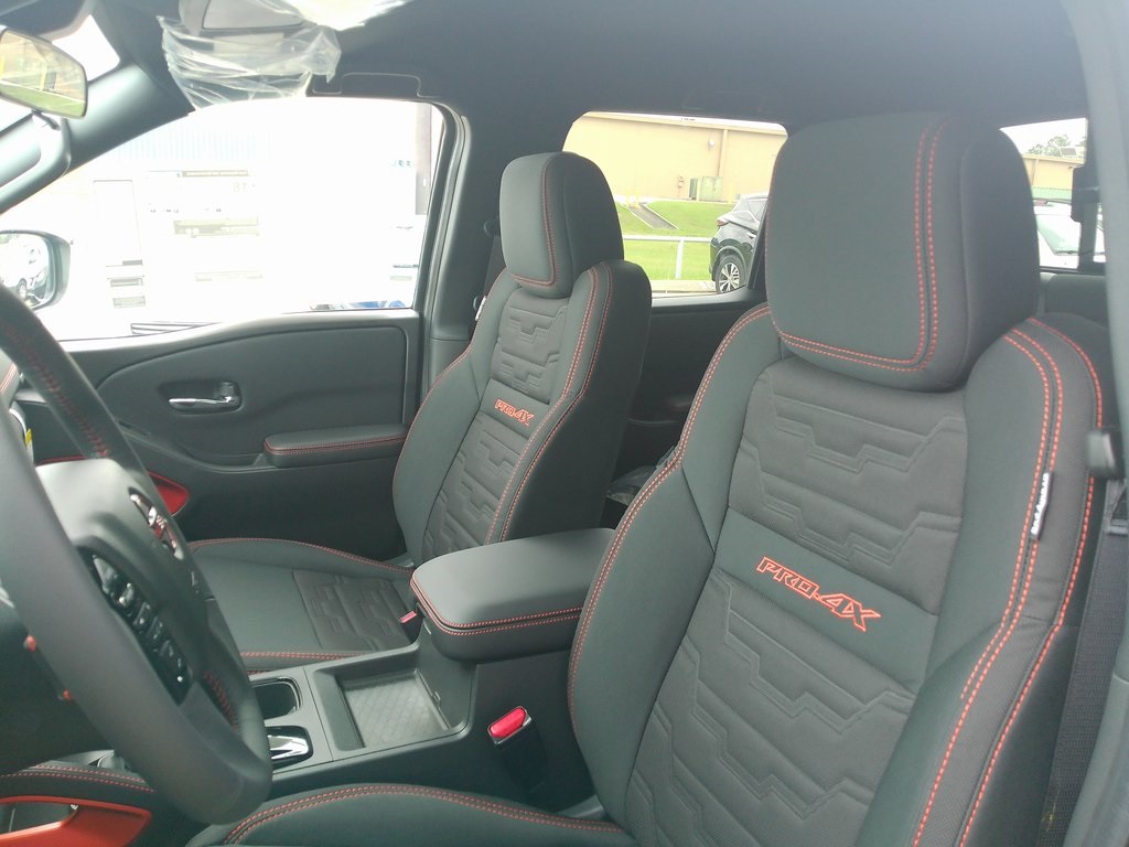 2025 Nissan Frontier Crew Cab PRO-4X photo 9