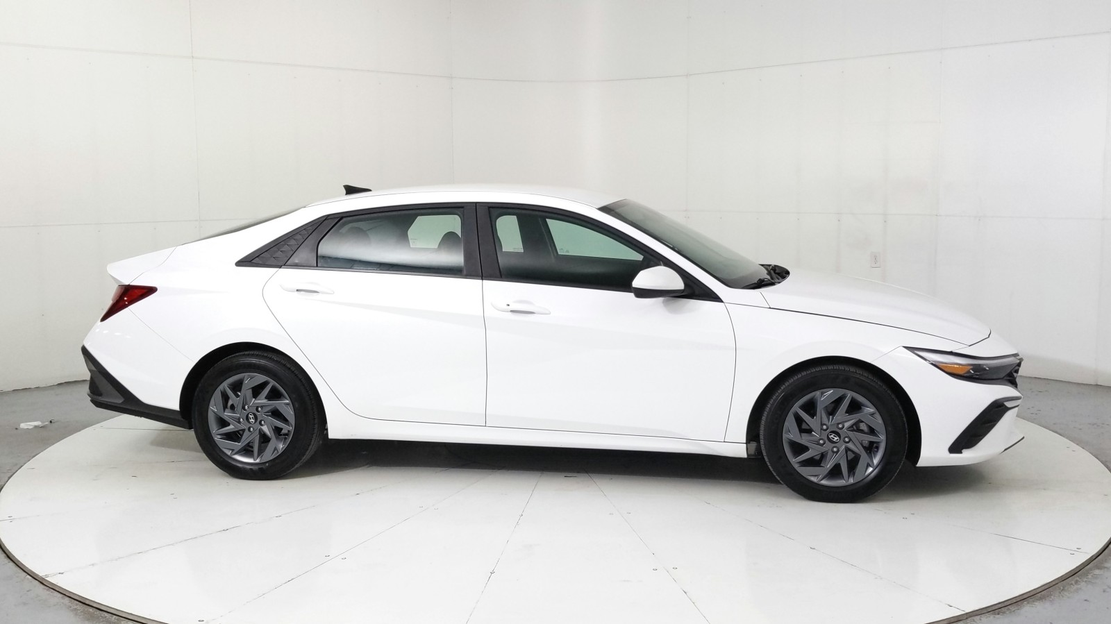 Used 2024 Serenity White Hyundai SEL image 7
