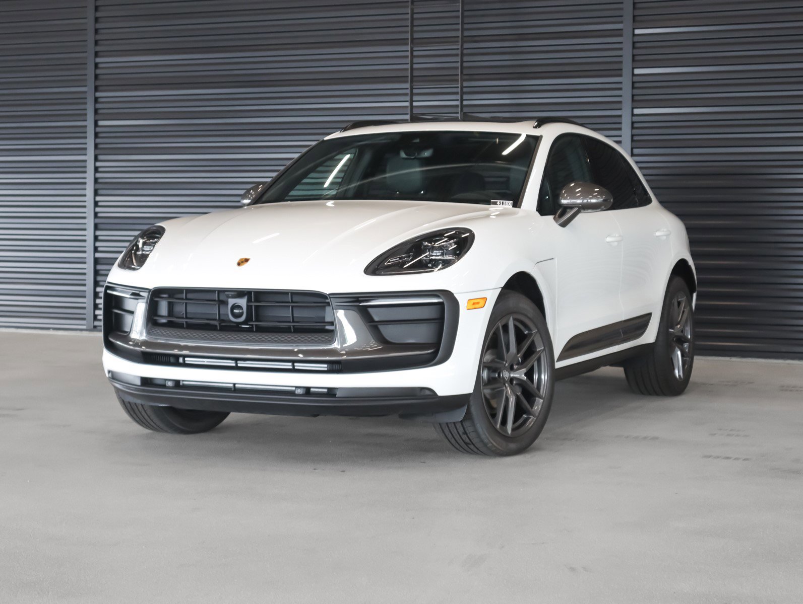 2025 Porsche Macan T